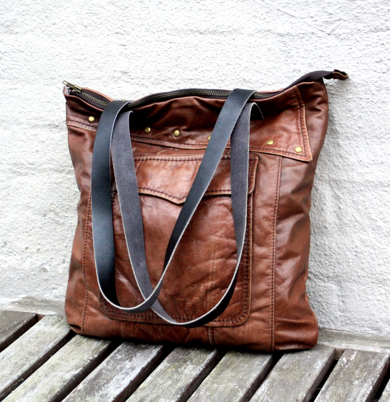 A brown vintage leather city bag