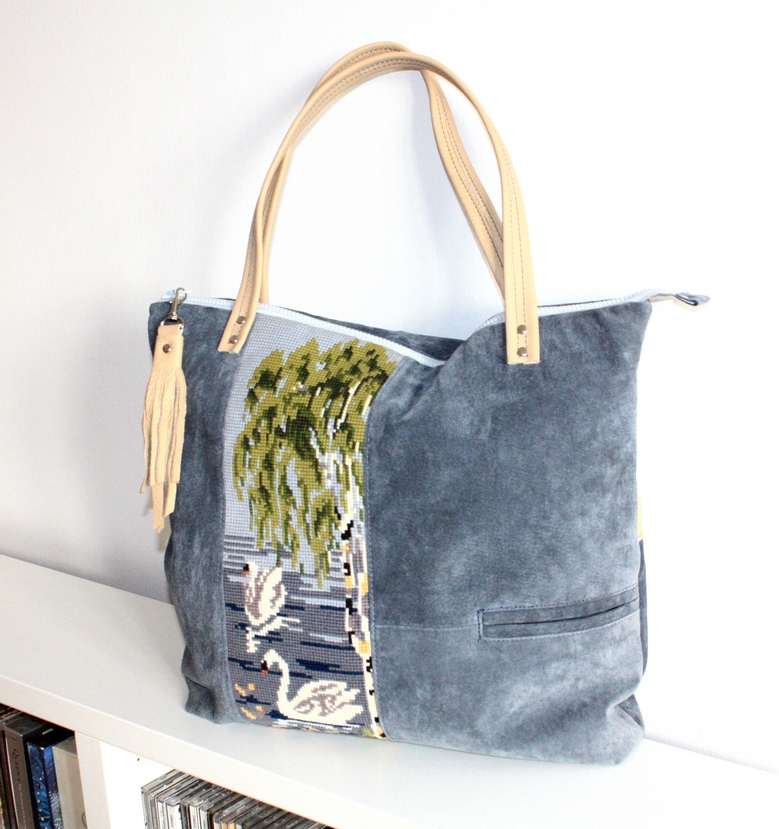 Blue/grey suede city bag with swan embroidery