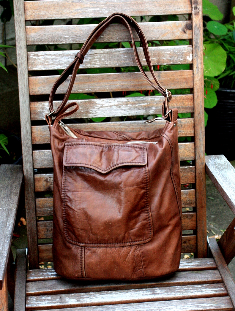 Beautifull vintage leather jacket bag – byBessert