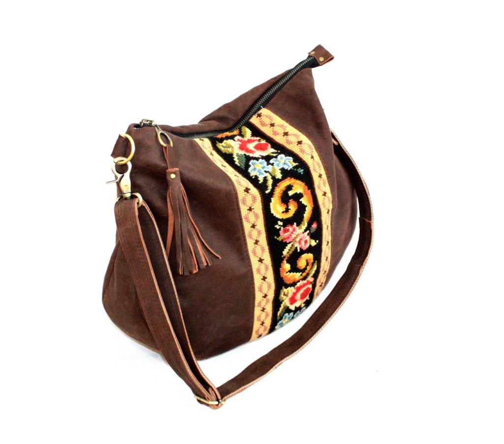 Chocolte brown suede bag with embroidery